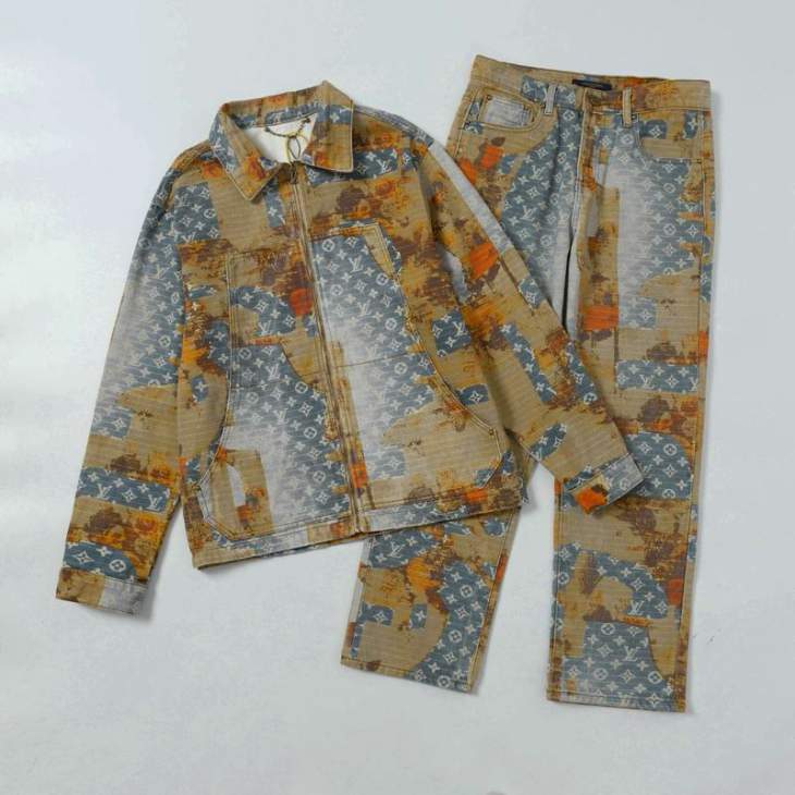 Picture of LV Sweater Suits _SKULVsz46-52M-2XLaztx9473947241190